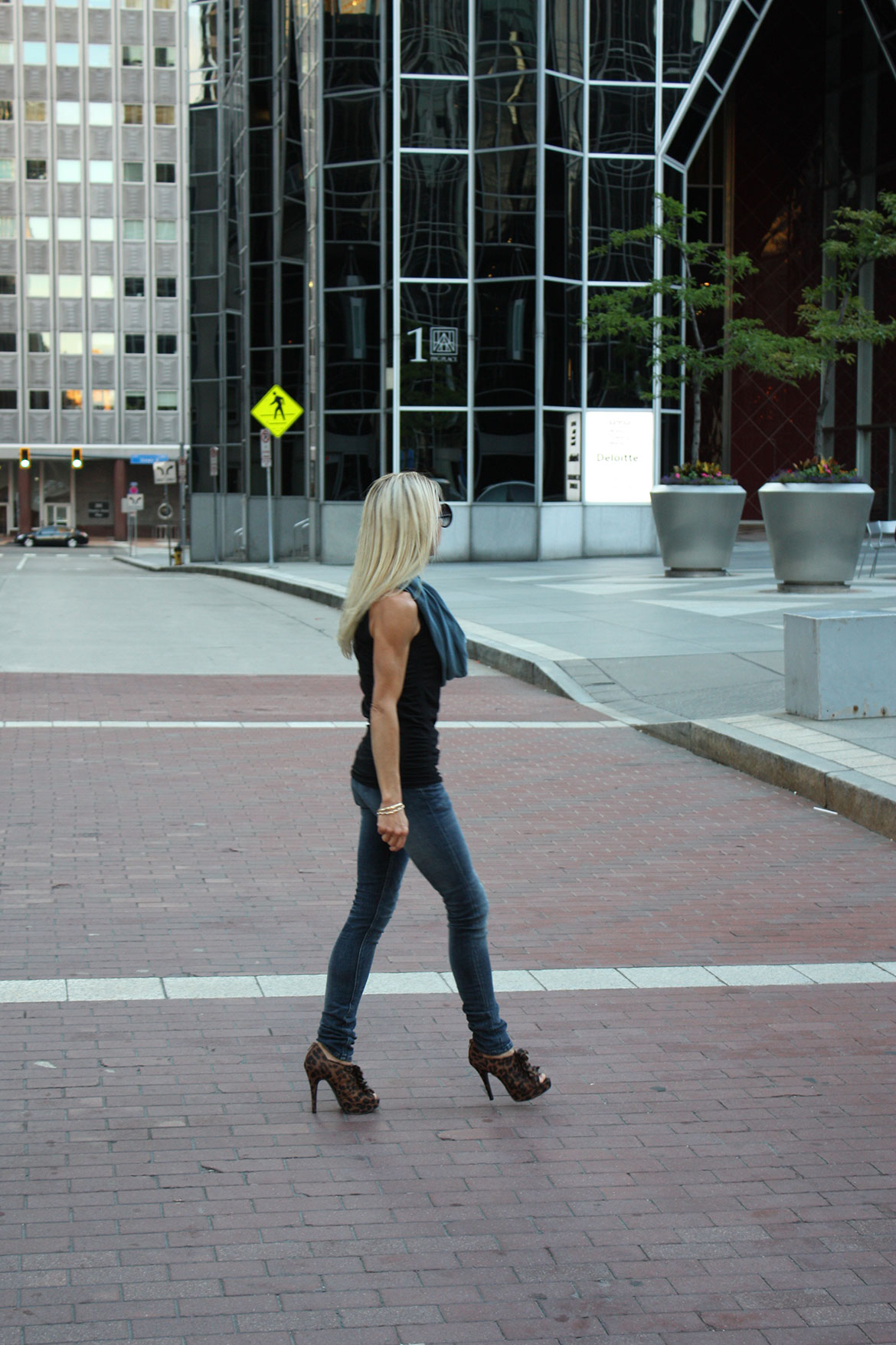 organic style on girl walking across street